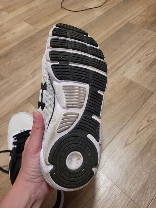 Adidasi Under Armour