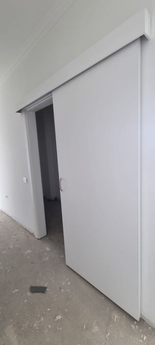 Usa noua, glisanta ..doar montata..toc sina si pervaze incluse