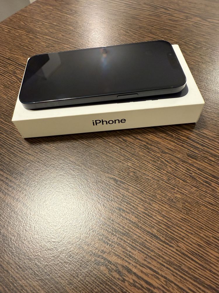 IPhone 13 128 gb Midnight ca nou