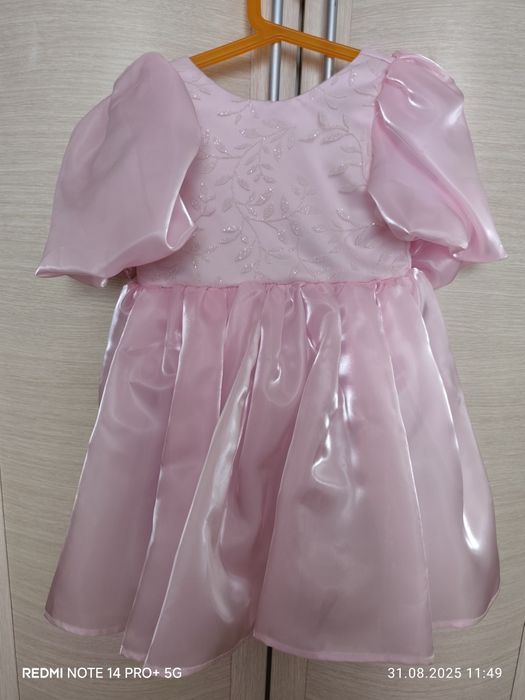 Продам нарядное , красивое  платье   .