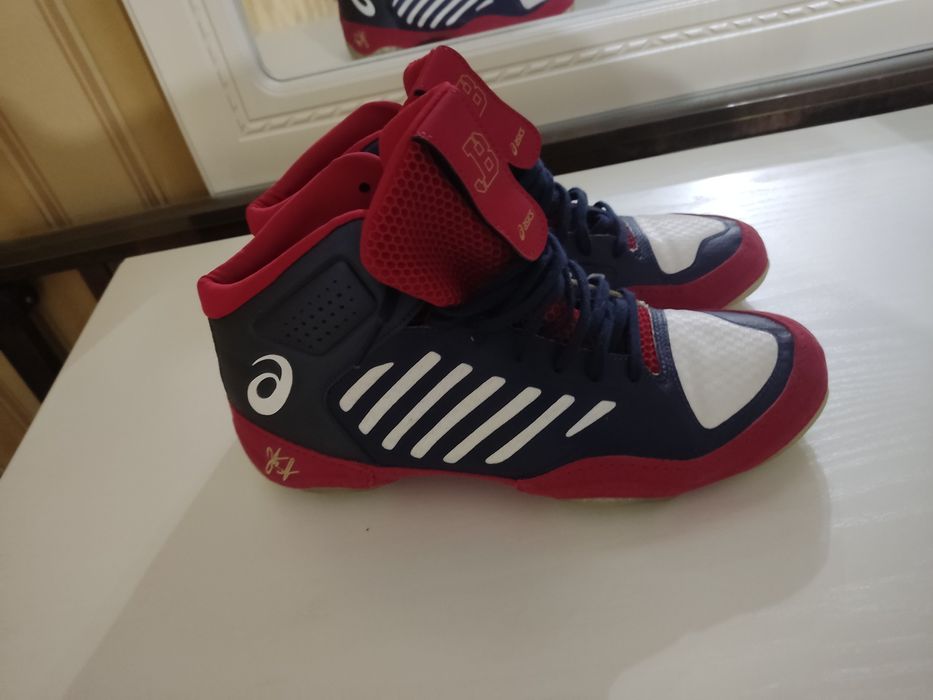 Продам боцовки новые