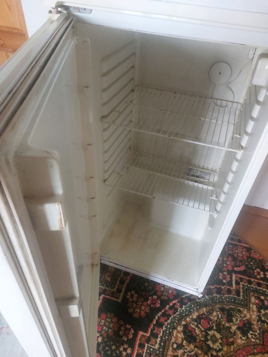 Холодилник  сотилади