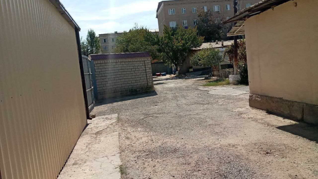 Продается участок с двумя зданиями