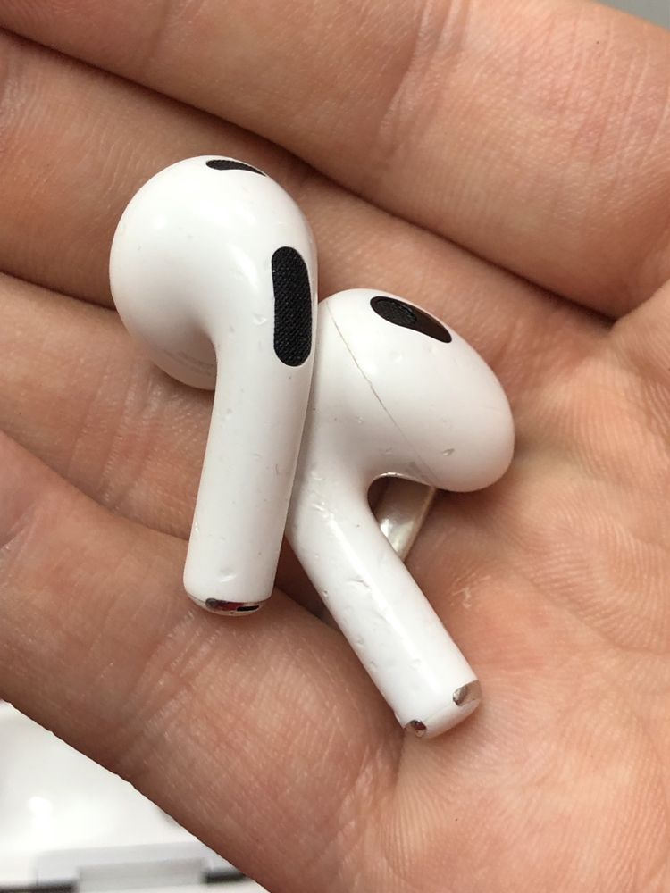 AirPods 3.