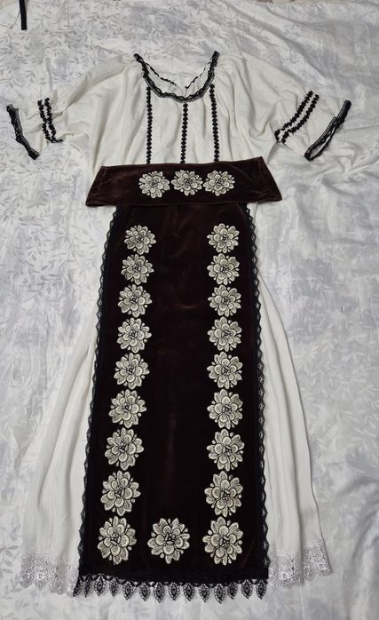 Costum popular de dama