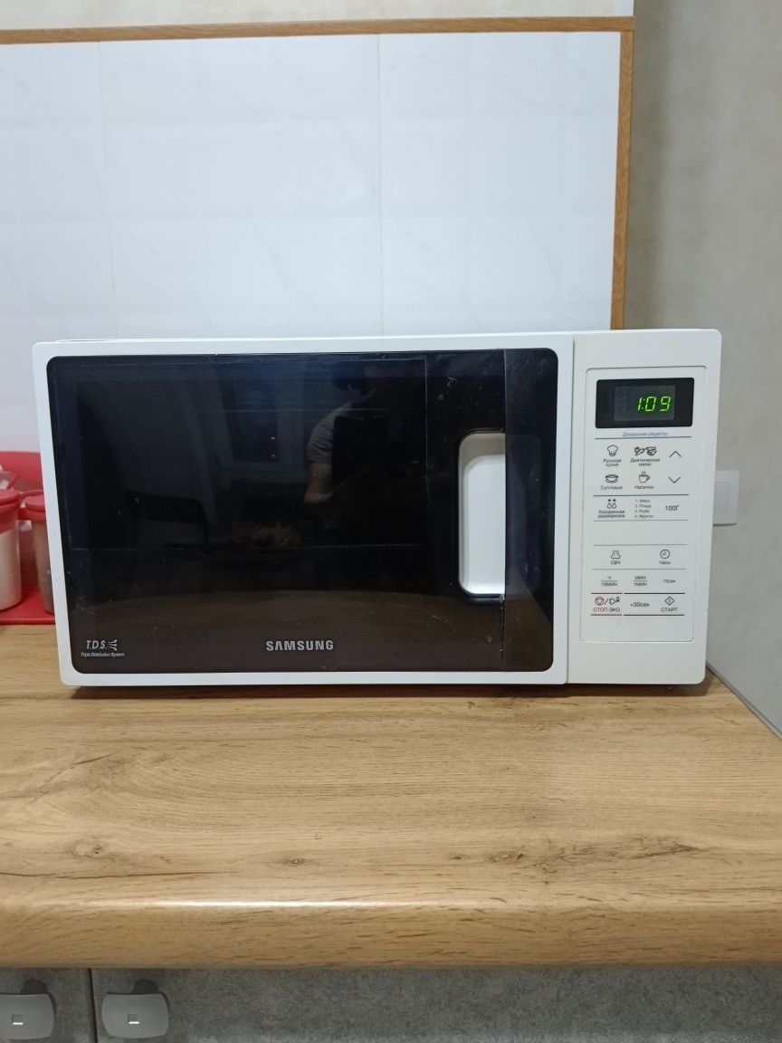 Продам микроволновую печь Samsung