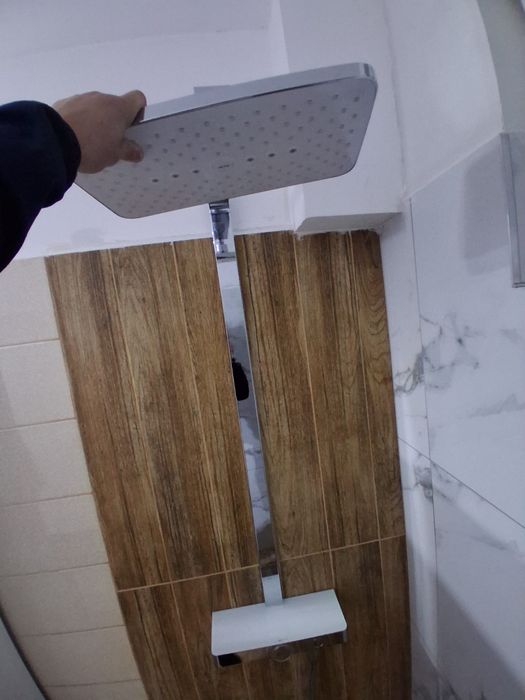 Baterie cu coloana pentru dus
