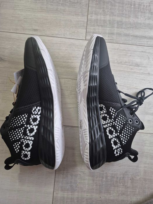 Обувки  adidas нови