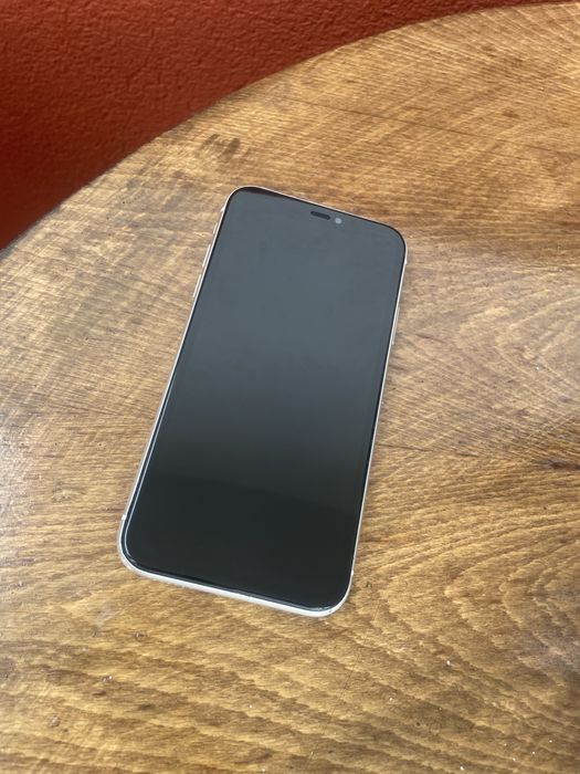 Iphone 11 64gb бял white перфектен