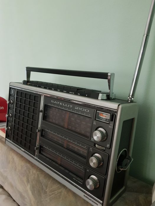 Radio Grunding,Satellit 2100 original made in Germany.