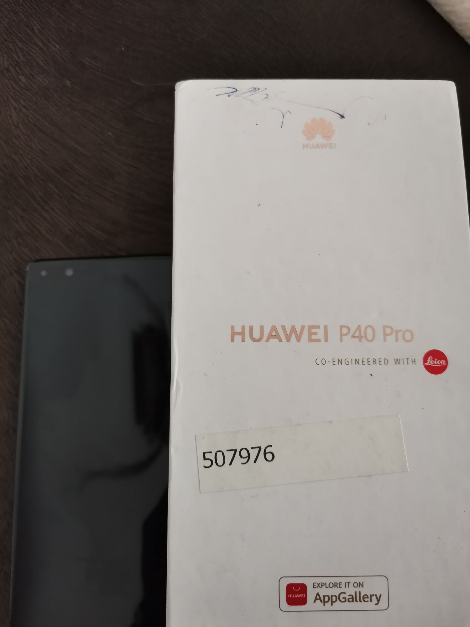 Vând Huawei P40 Pro cu display-ul spart.