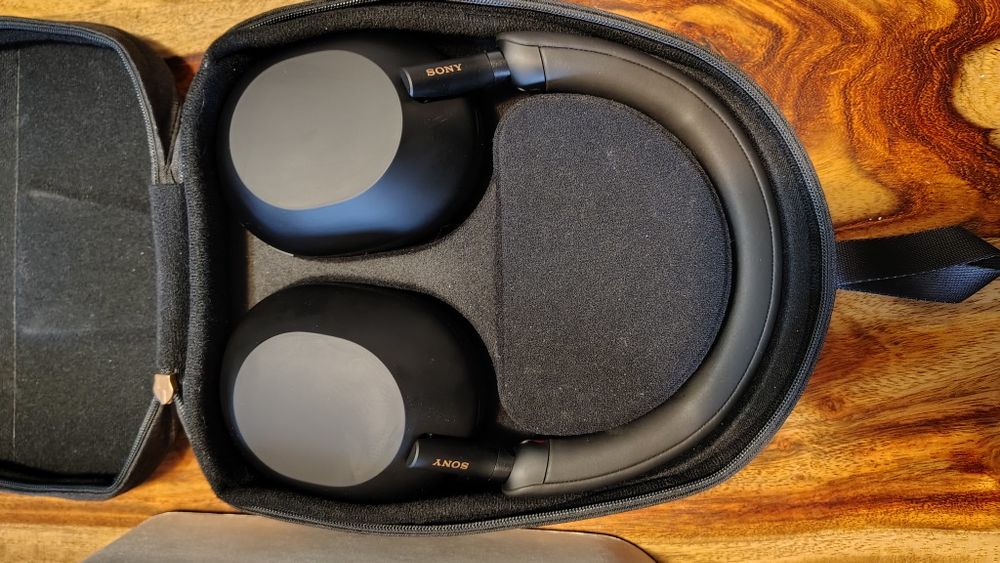 Casti Sony WH-1000XM5 cu defect