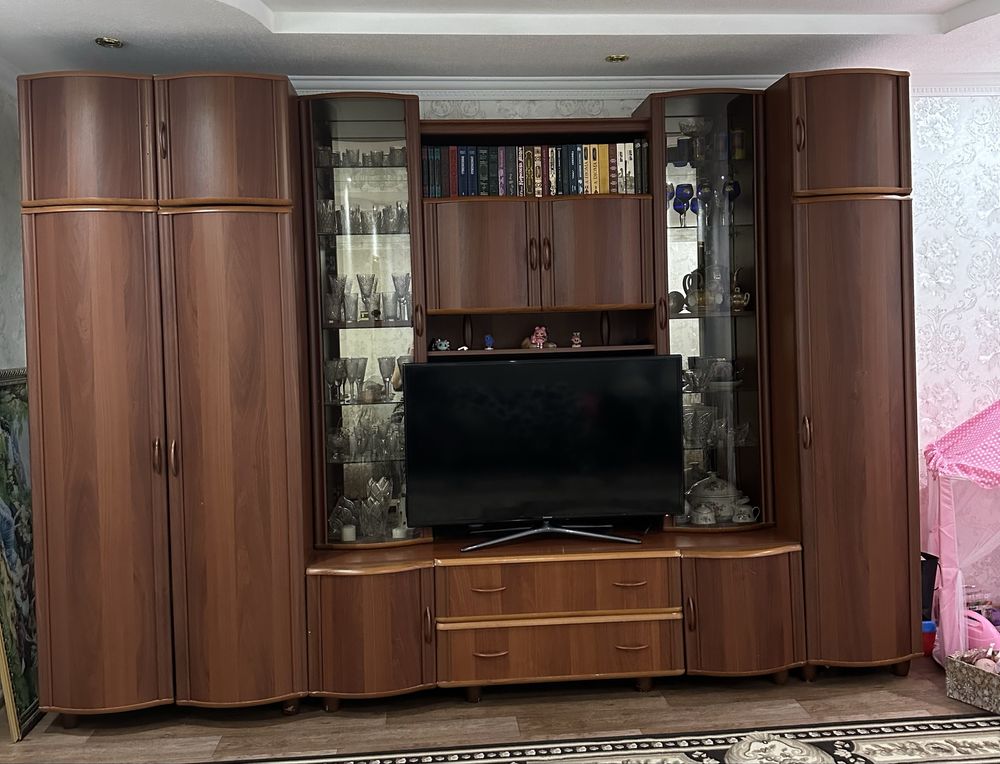 Продам стенку в гостинную