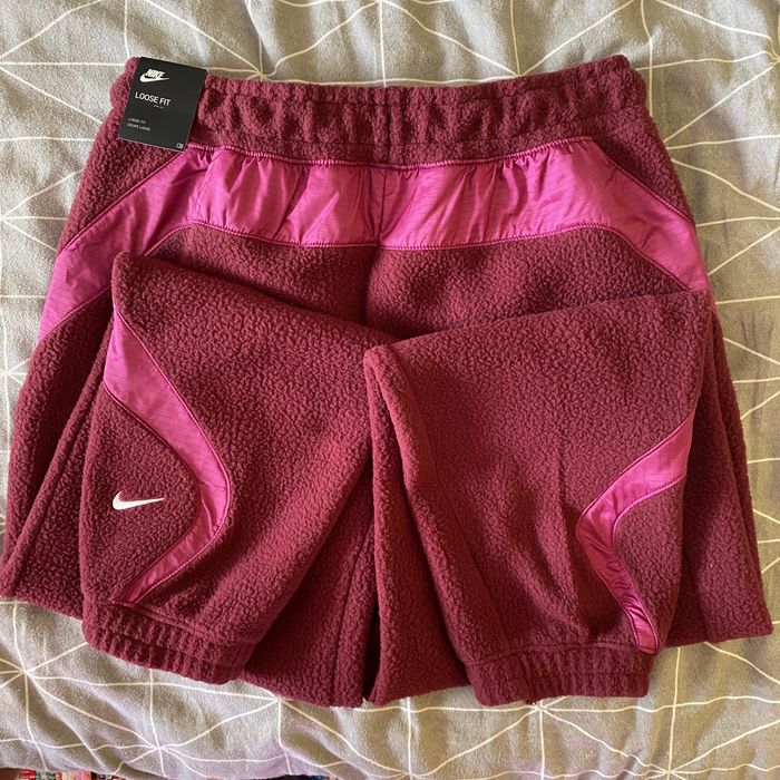 Pantaloni sport Nike dama deosebiti