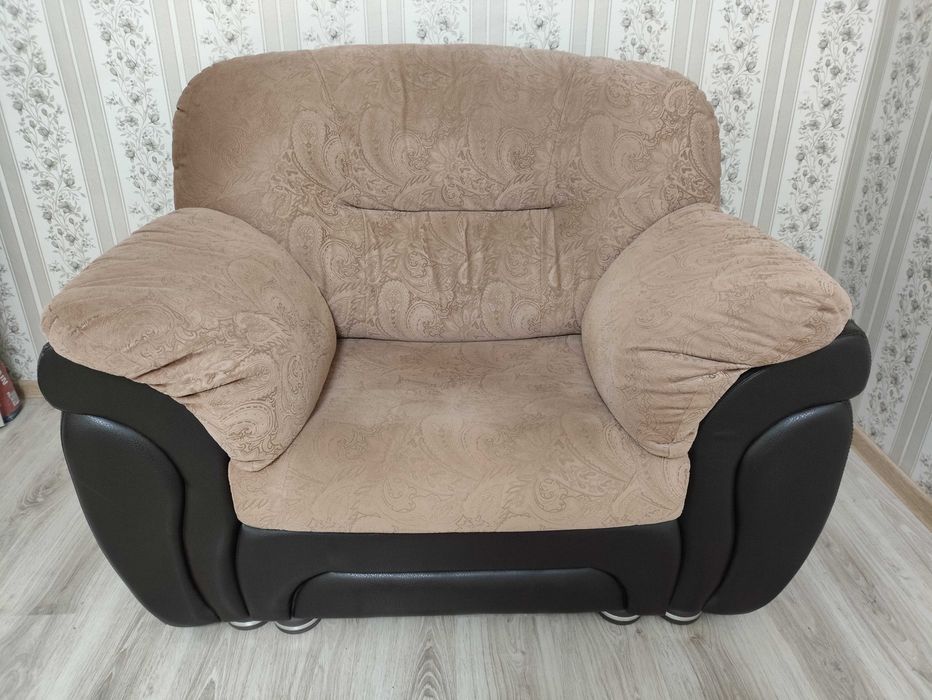 Диван + кресло, диван секционный можно собрать два средних