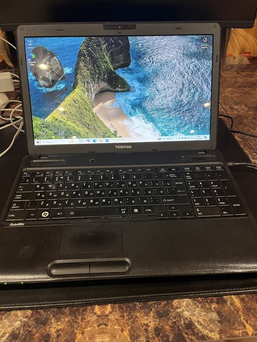 Ноутбук Toshiba Satellite C660-1V9 | i3 2310M, AMD, 6GB RAM 320GB HDD