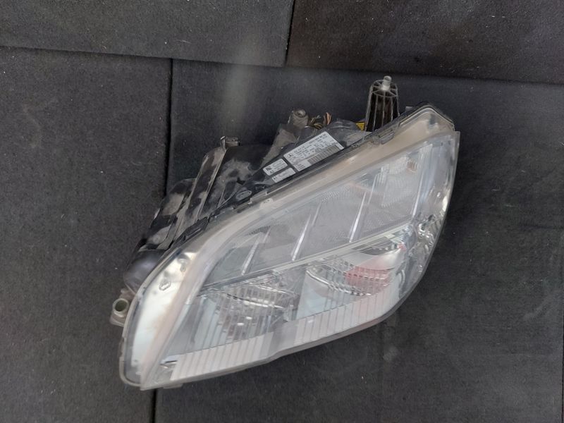 Ляв фар Mercedes GLK 2011г. Xenon