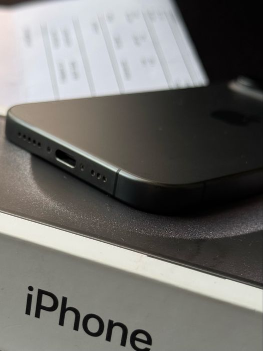 Apple iPhone 15 Pro - Black Titanium