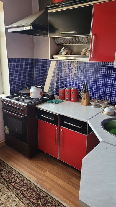 2 xonali kvartira sotiladi