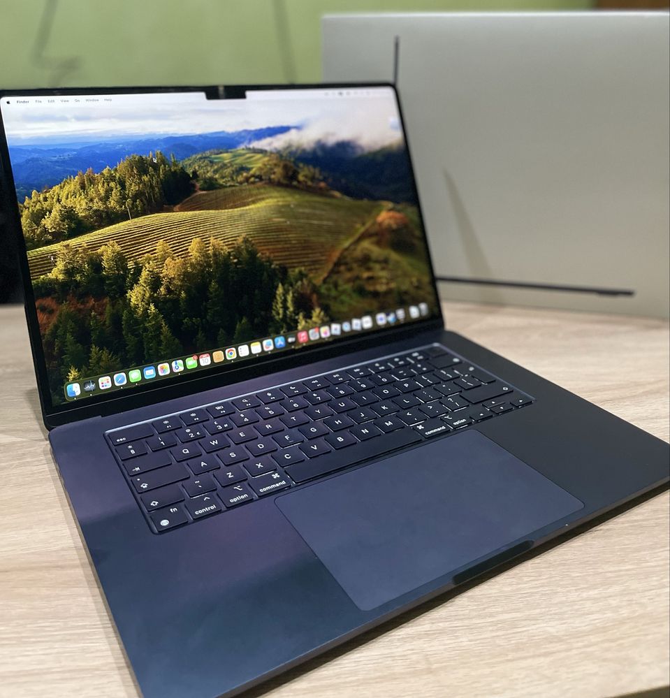MacBook Air 15-inch M2 chip 8GB RAM 256GB SSD 100% Батерия!