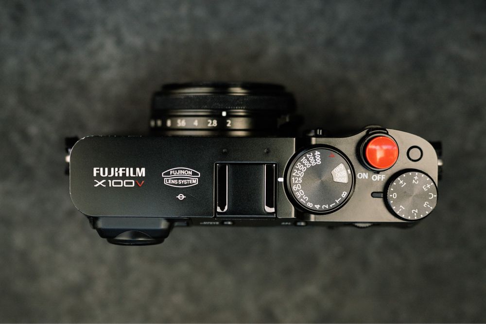 Vand Fujifilm x100v negru