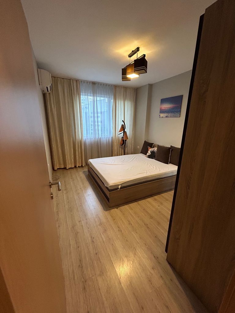 Дава се под наем Тристаен апартамент в София, Красно село - 76 кв.м за 663 € - Снимка #6