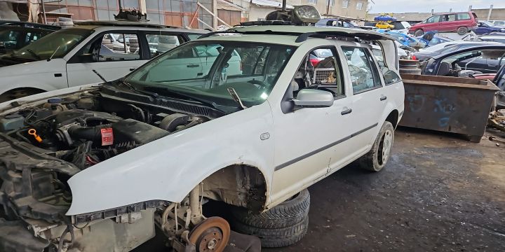 Usa / Portiera fata dreapta Volkswagen VW Golf a 4-a generatie