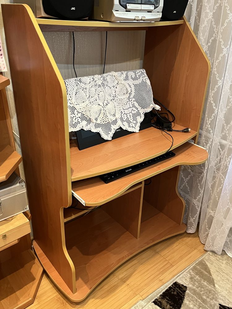 Продам компьютерный столик