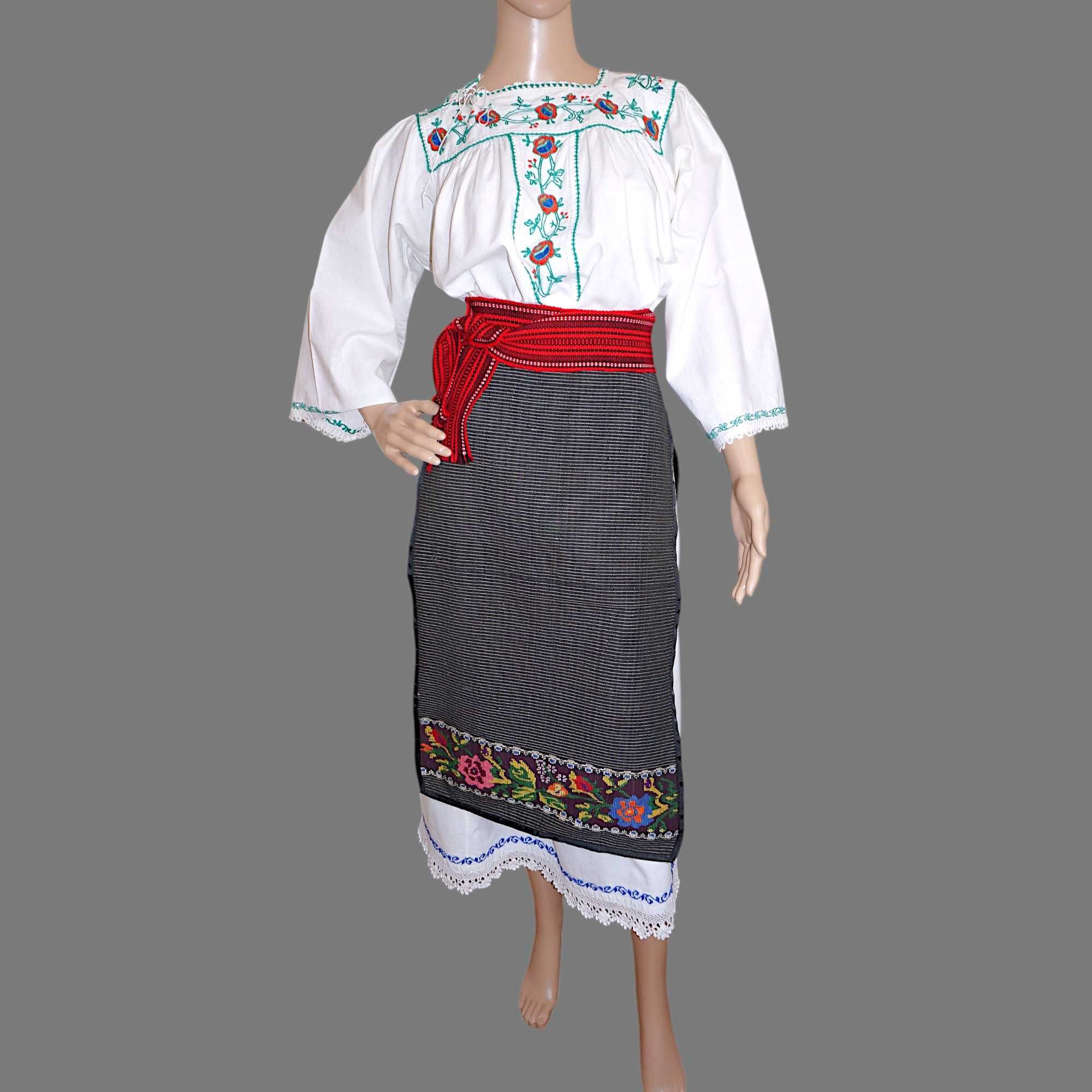 Costum popular vechi lucrat manual masura M-L
