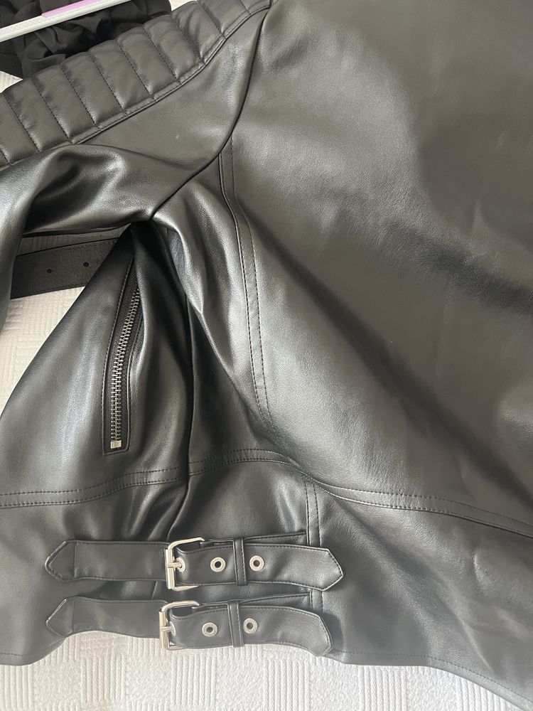 Продам черную кожаную косуху Calvin Klein