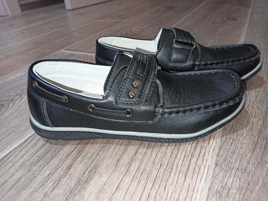 Обувки, мокасини