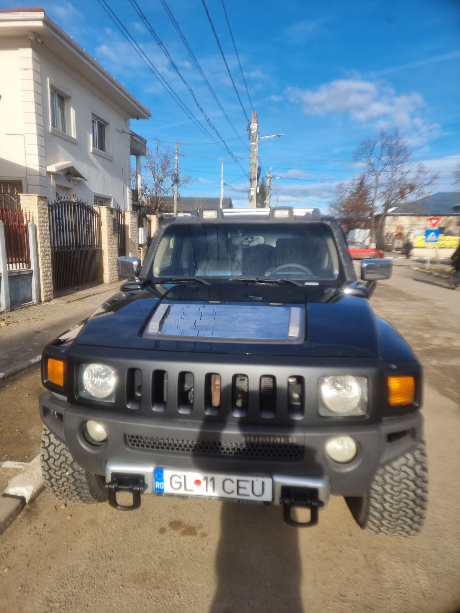 Vând hummer h3 în stare buna.