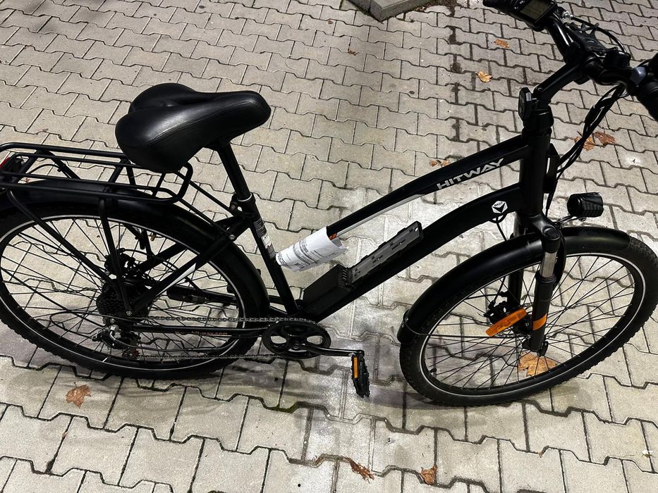 Bicicletă electrică de oraș de la marca HITWAY.