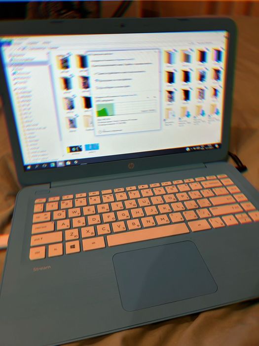 Лаптоп hp син цвят