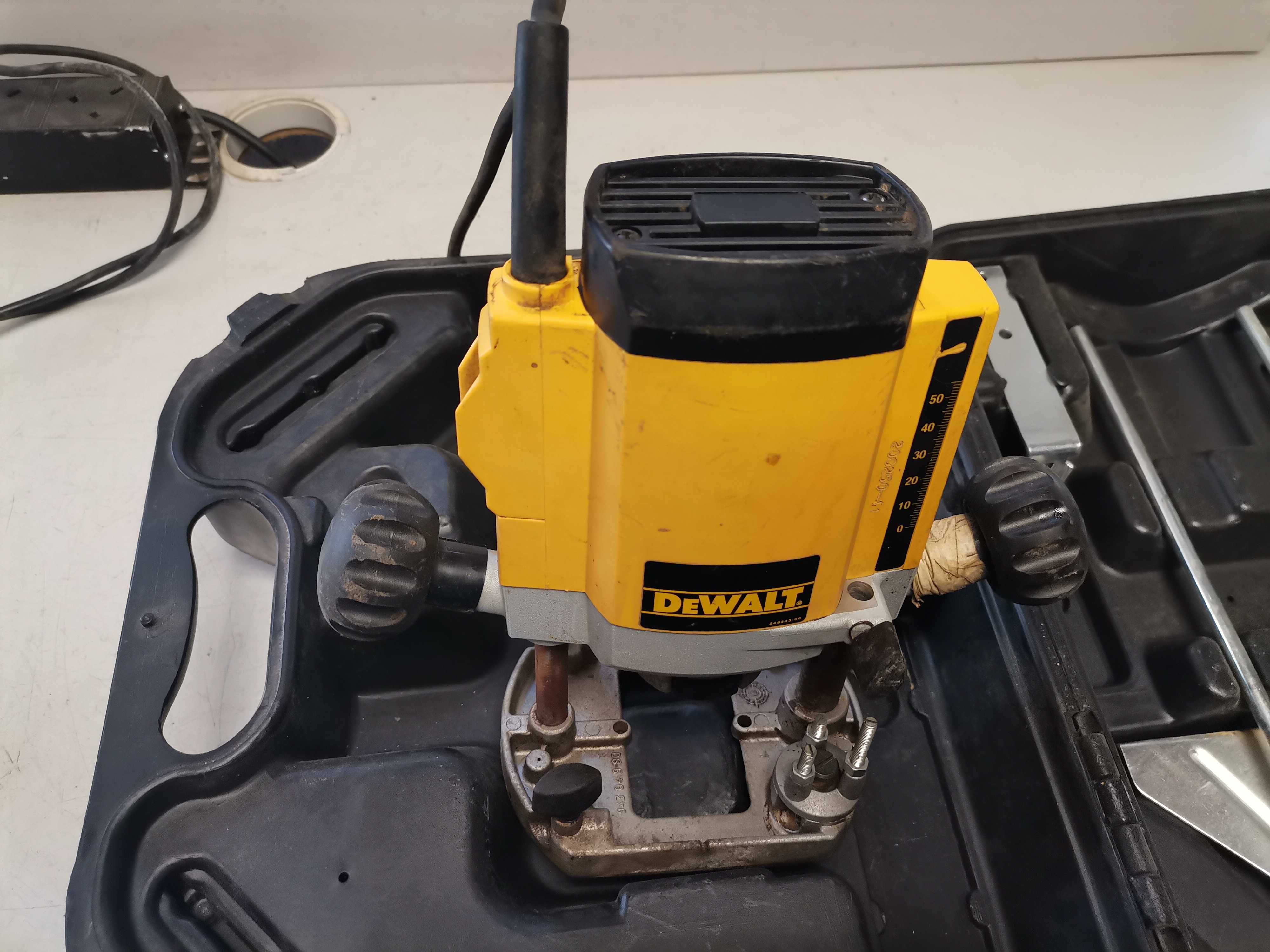 Оберфреза - Dewalt 750 W