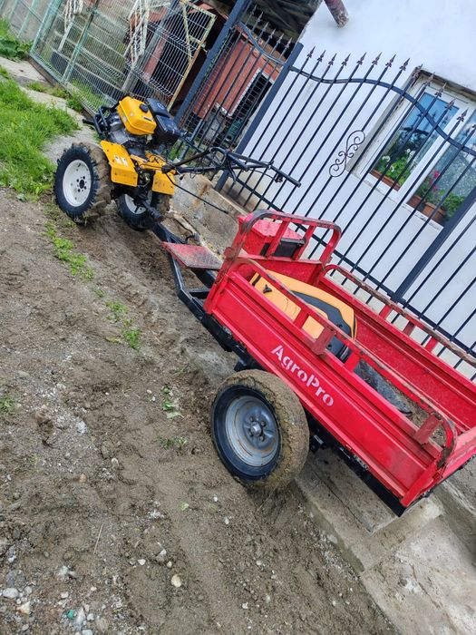 Vând motocultor 18 cp cu remorca