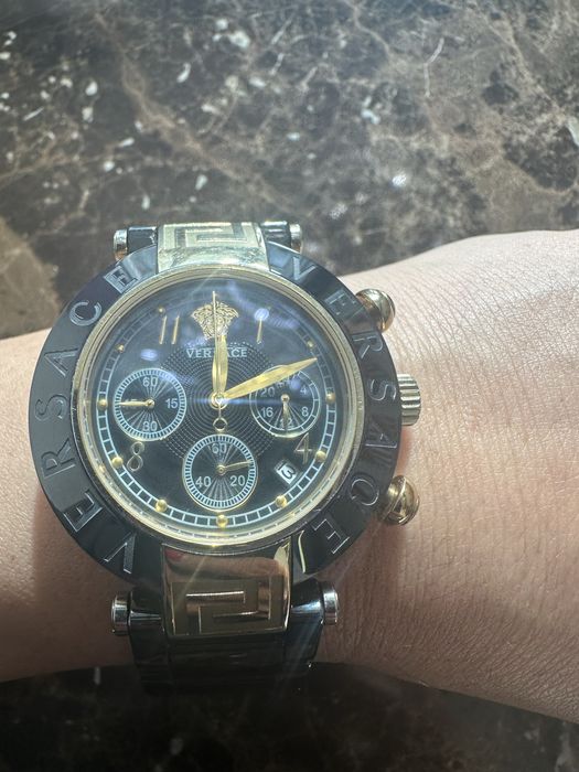 Продам часы женские Versace  в отличном состоянии