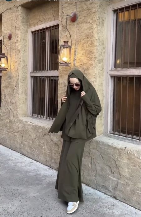 Костюм 4- ка : юбка , летучка кофта, балаклава, платок . В хаки цвете.