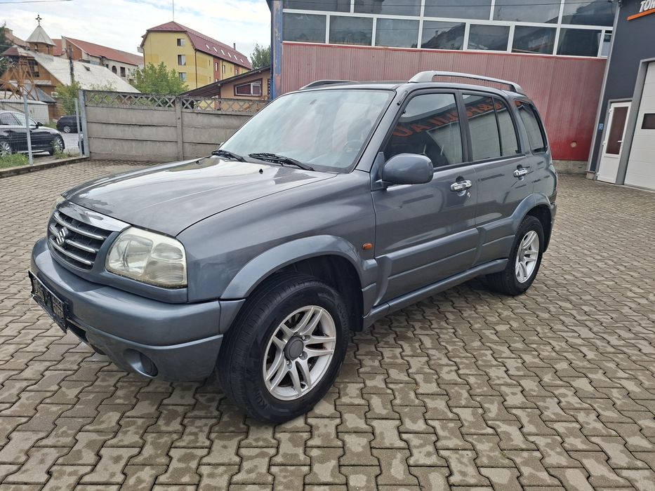 Vând Suzuki Grand Vitara 2.0 Benzină Limited 4x4