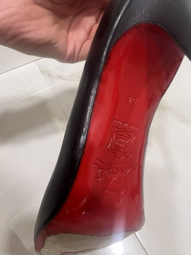 Обувки Louboutin