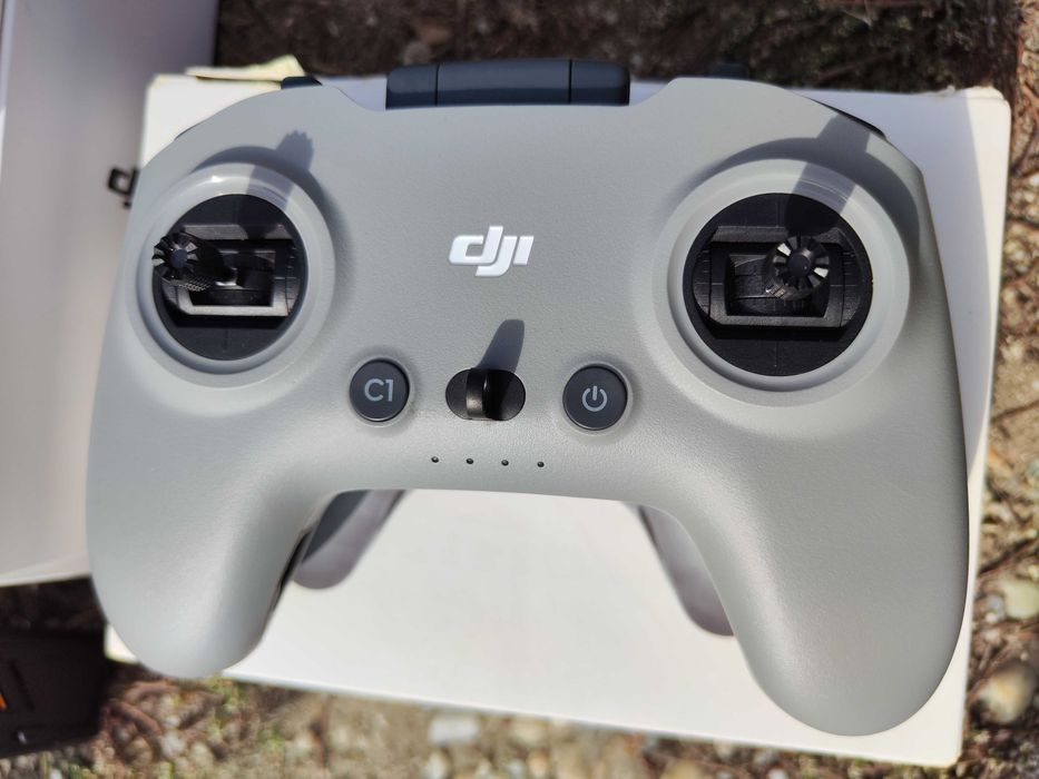 DJI Avata cu 3 baterii