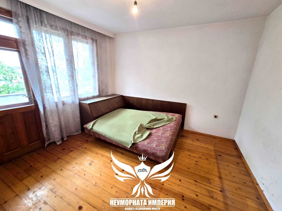 Продавам четириетажна къща РЗП 324кв с 276кв двор гр.Асеновград Изток