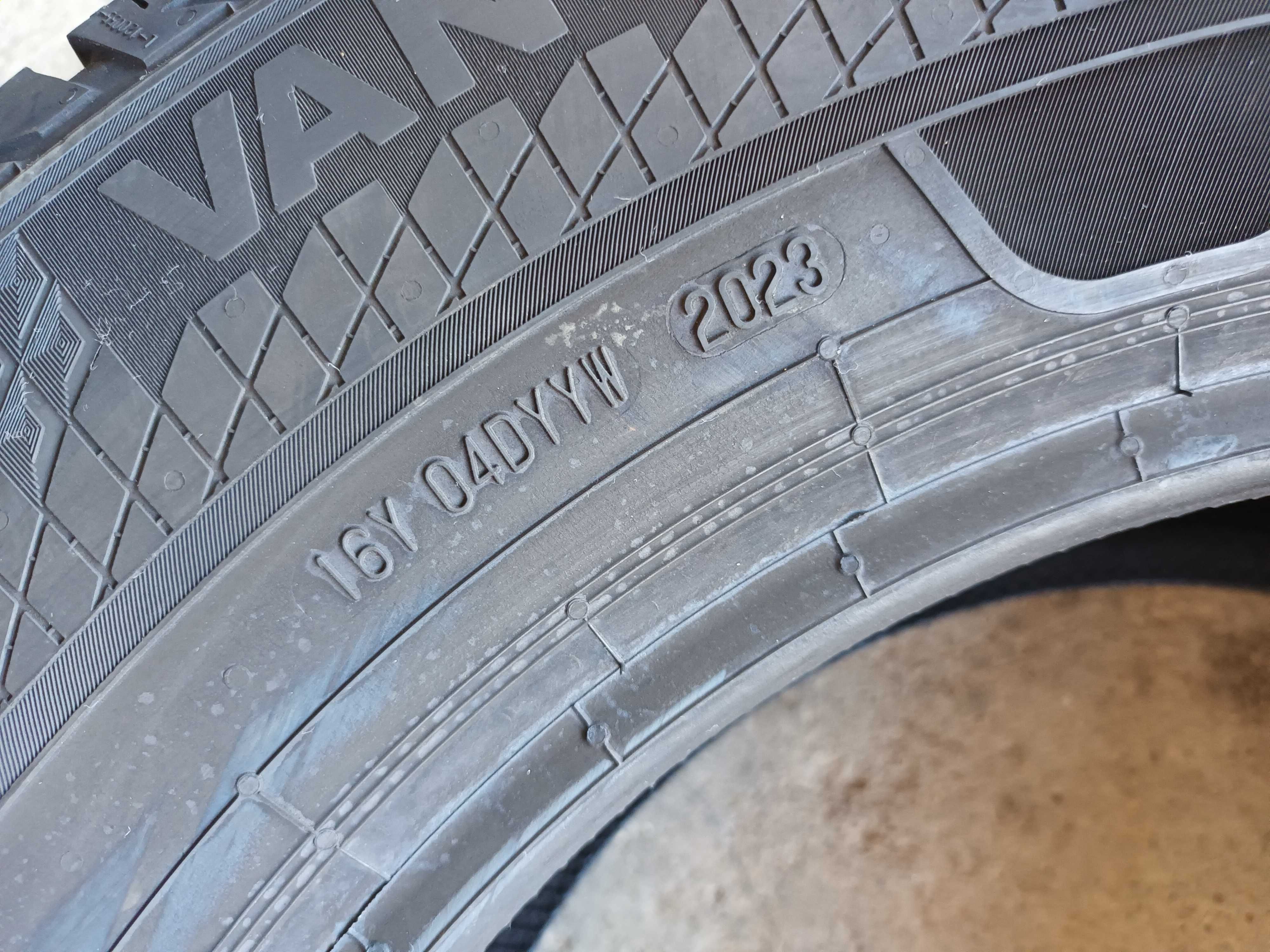 2 Нови бусови гуми 235/65R16C Semperit Van-AllSeason 115/113R M+S