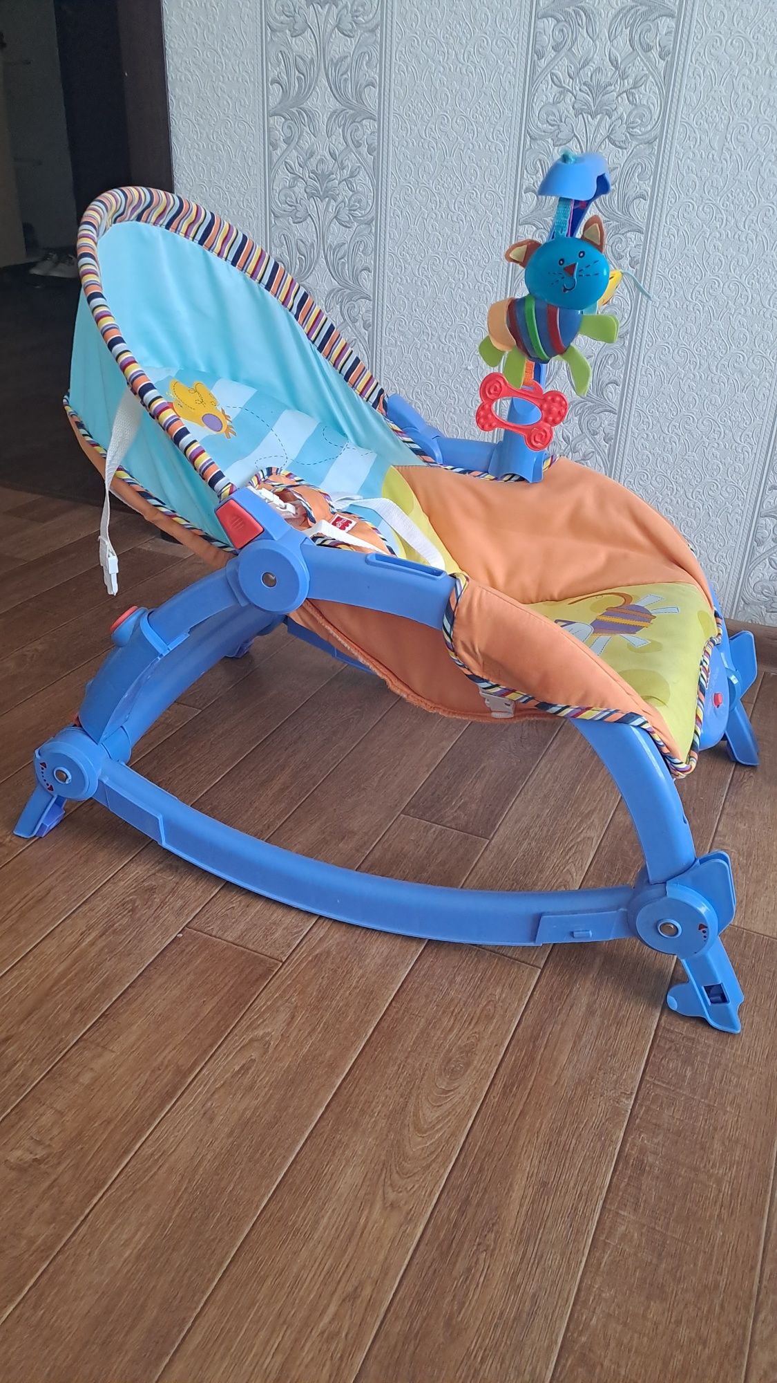 Кресло качалка для малышей