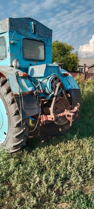 Продам трактор !!!