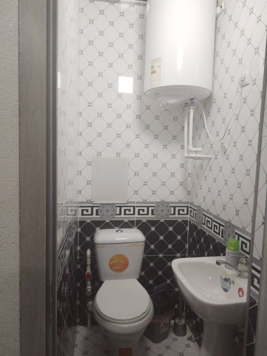 Yashil dunyo bozor oldida  9 etajkani  5 etaj Kvartira sotildi.