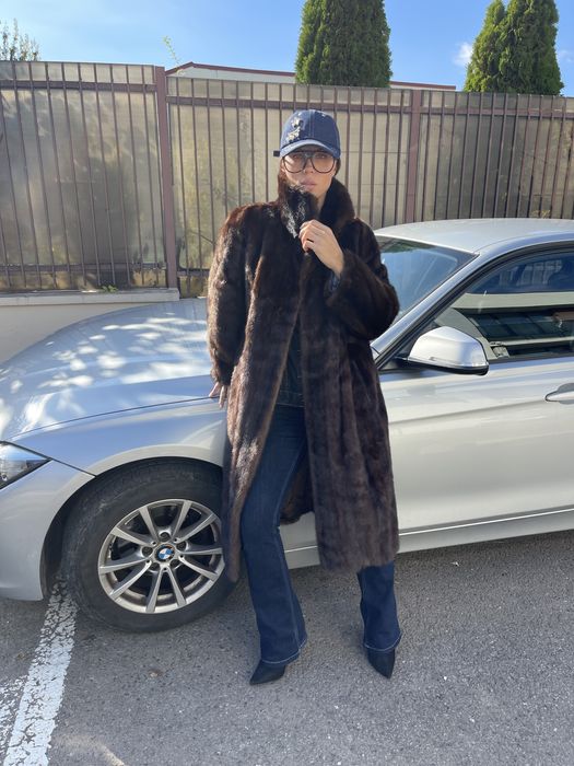 Haina lunga din blana naturala de vizon maro ciocolata