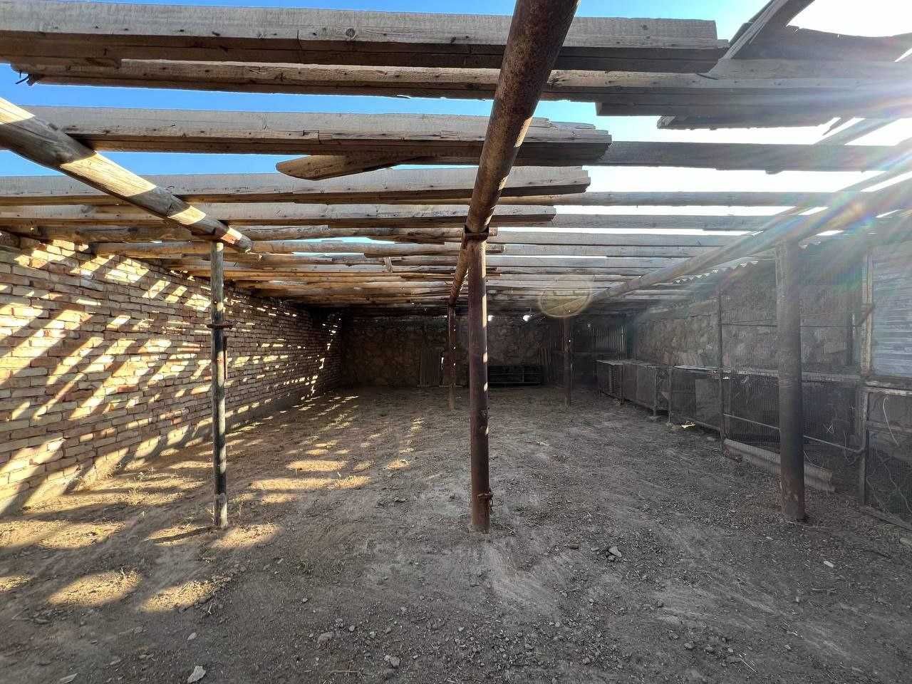 1 gektarli joy barcha texnika va qulayliklari bilan birga sotiladi