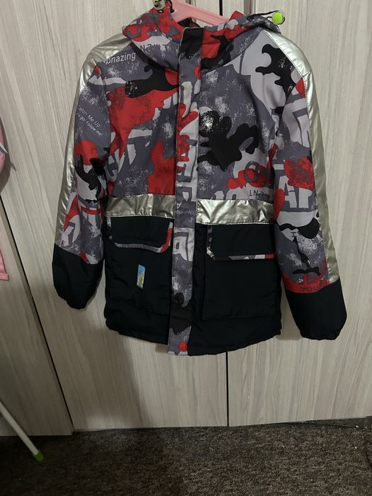 Продам весеннию куртку на мальчика