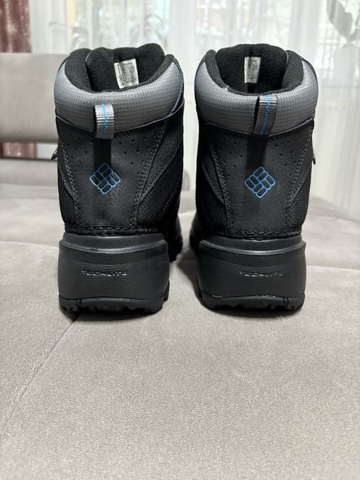 Vând cizme iarna Columbia